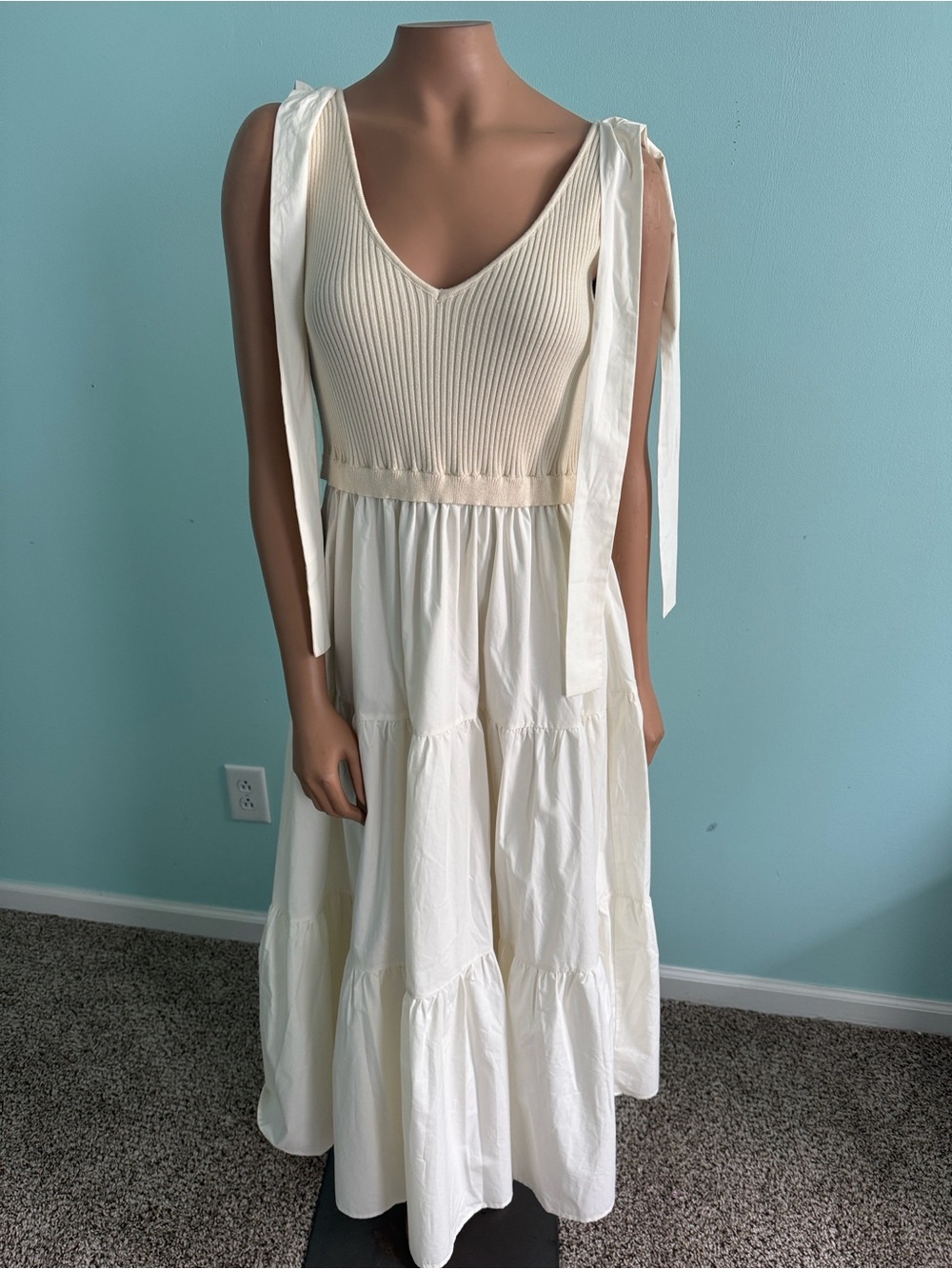 EB Luxe Los Angeles Cream Sleeveless long dress with shoulder ribbons size L